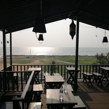 Le Petit Hotel & Restaurant Negombo Exterior photo