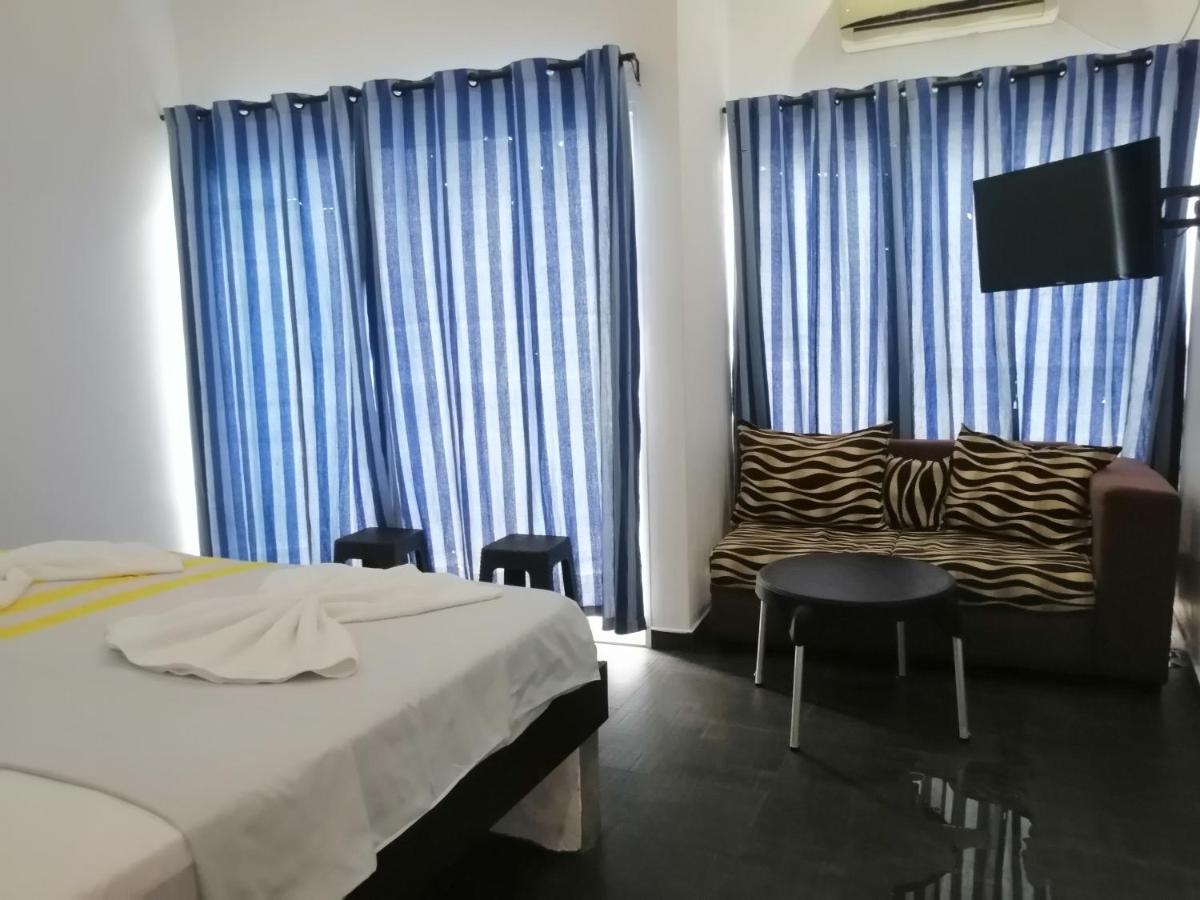 Le Petit Hotel & Restaurant Negombo Exterior photo