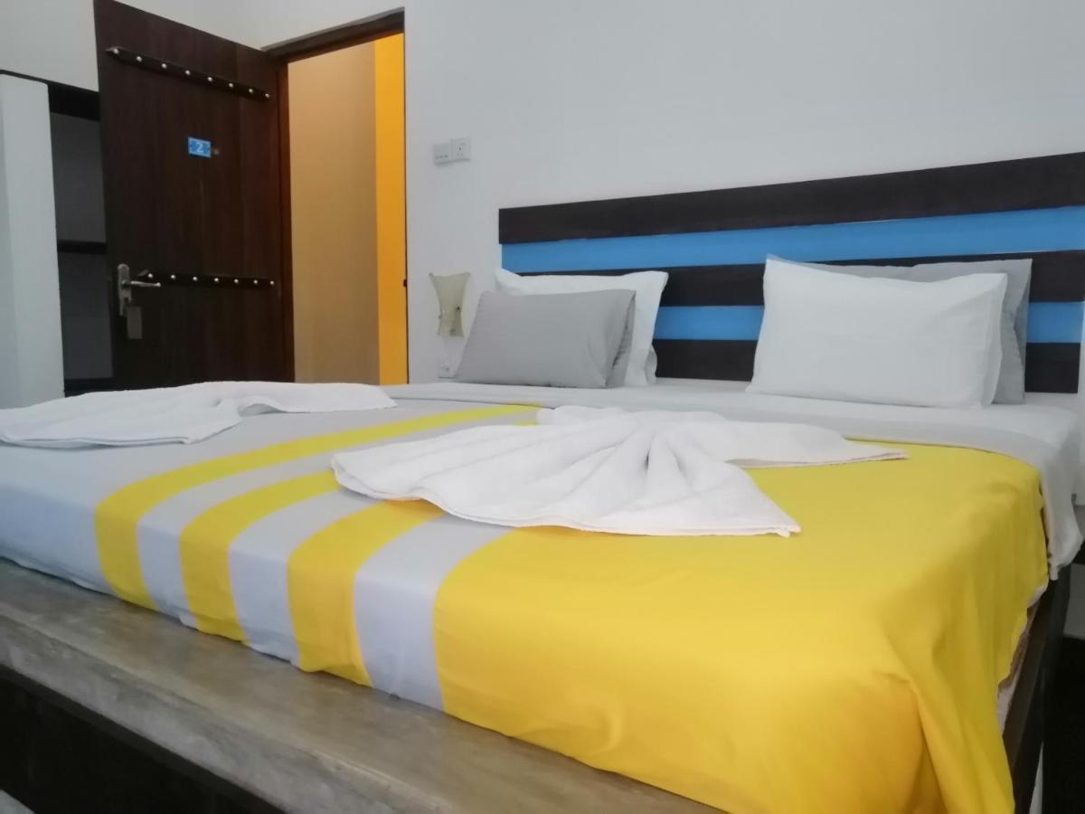 Le Petit Hotel & Restaurant Negombo Exterior photo