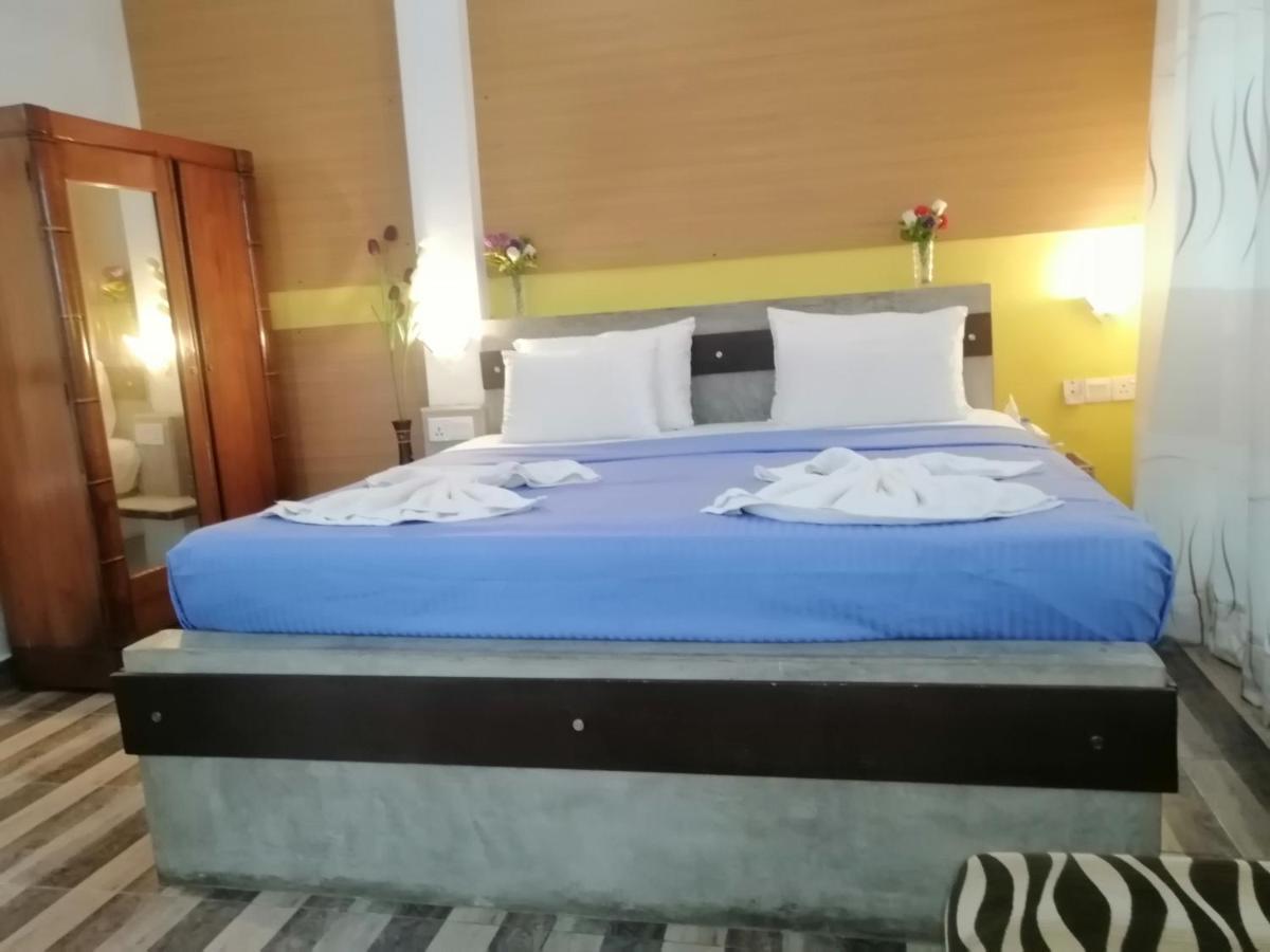 Le Petit Hotel & Restaurant Negombo Exterior photo