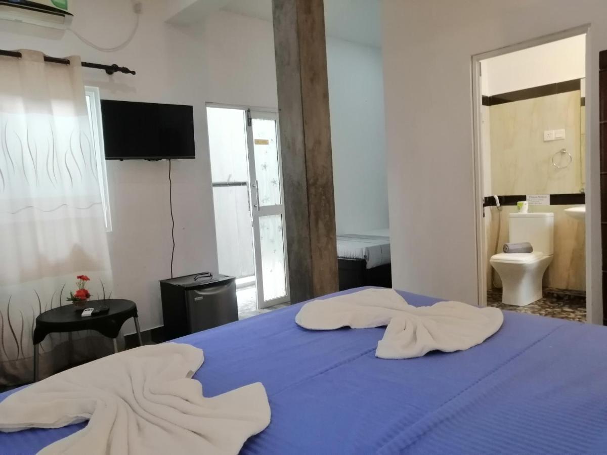 Le Petit Hotel & Restaurant Negombo Exterior photo
