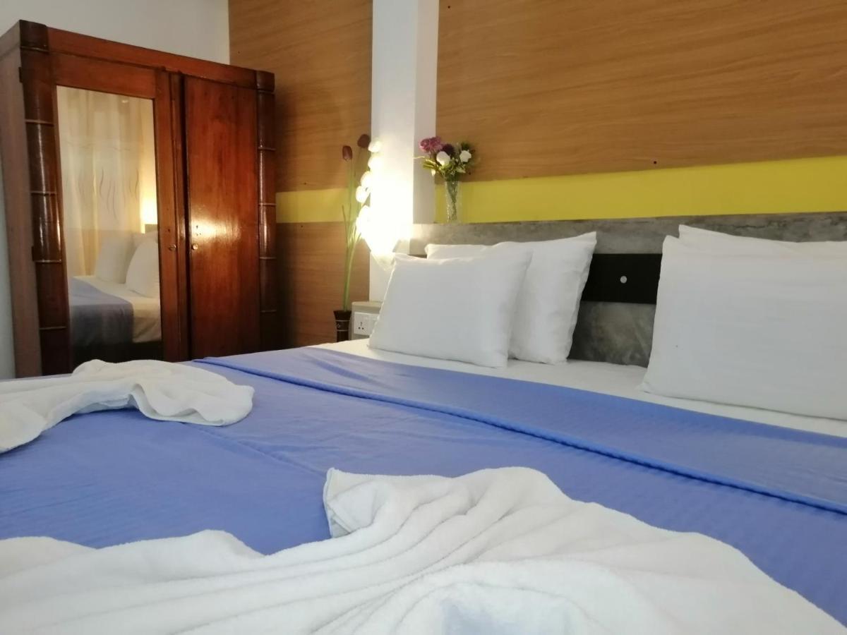Le Petit Hotel & Restaurant Negombo Exterior photo