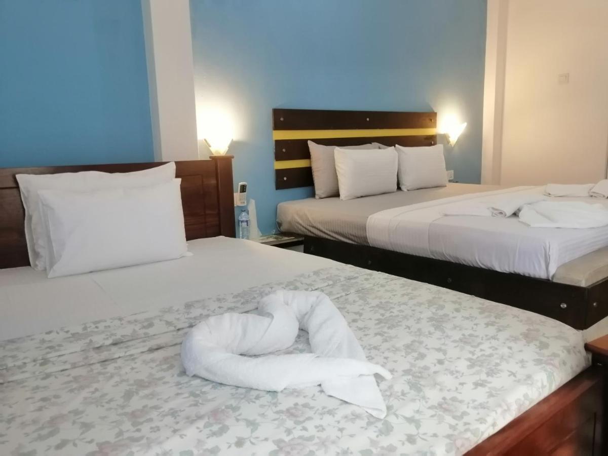 Le Petit Hotel & Restaurant Negombo Exterior photo