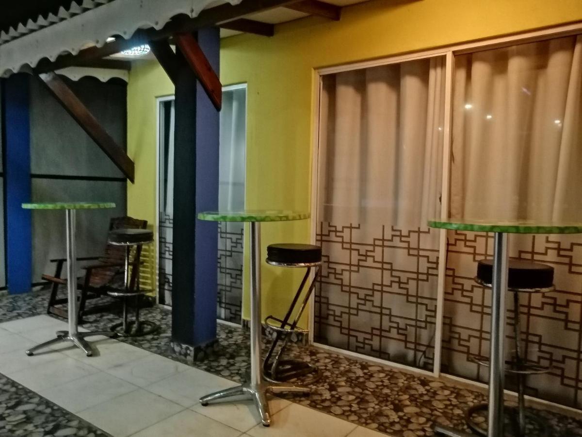 Le Petit Hotel & Restaurant Negombo Exterior photo
