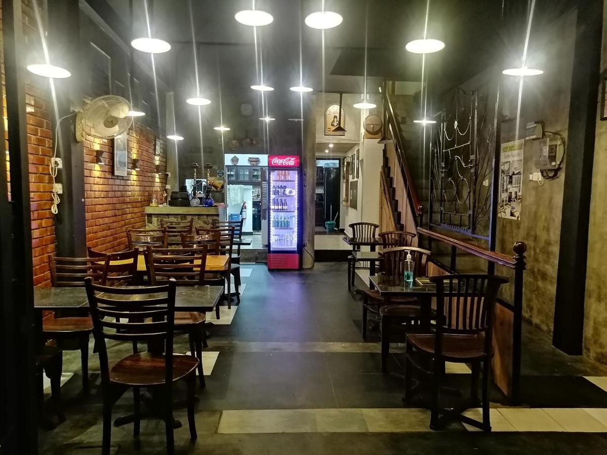 Le Petit Hotel & Restaurant Negombo Exterior photo